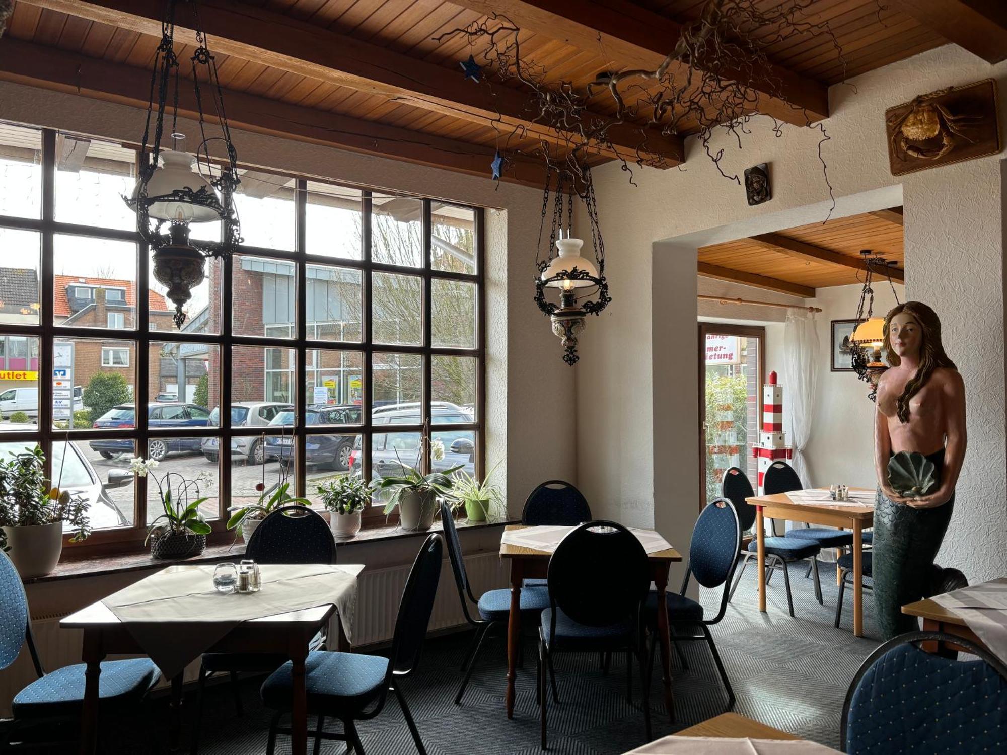Hotel-Restaurant Cafe Caro Carolinensiel Exterior photo